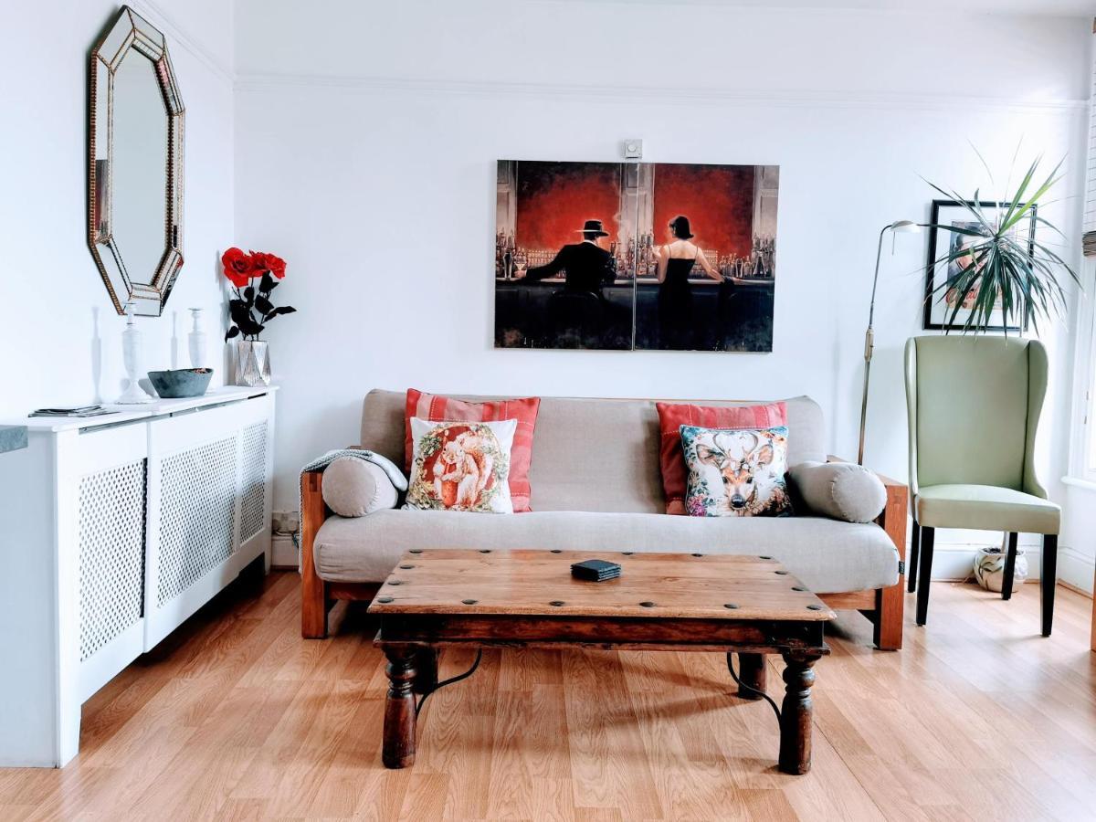 Victoriana - Private Balcony Apartment *