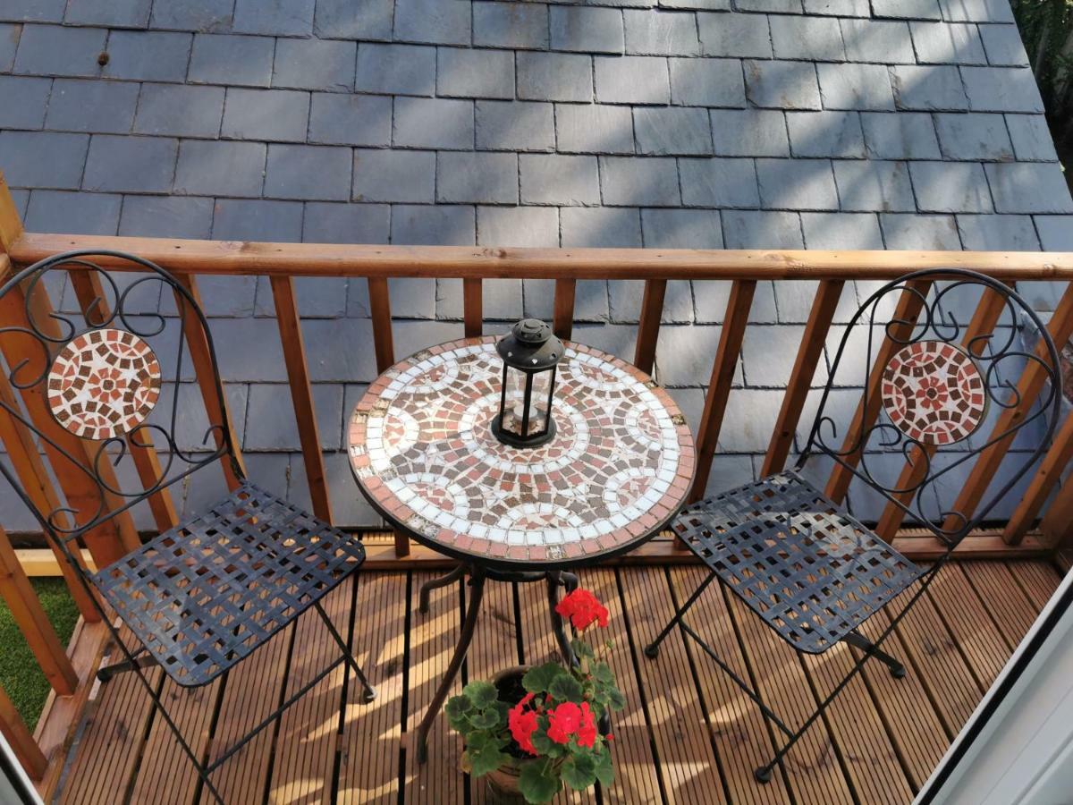 Victoriana - Private Balcony Apartment