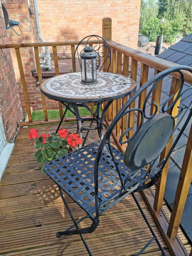 Victoriana - Private Balcony *